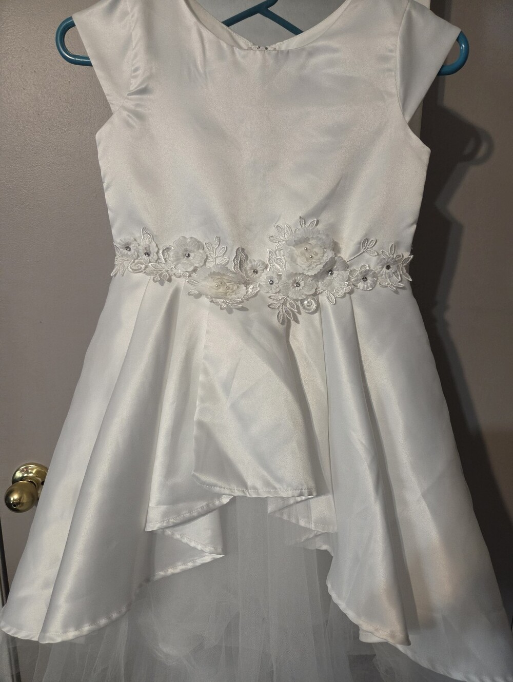 White Satin High Low Tulle Girls' Dress With Flowered Embelished Waist. Sz 8 - Picture 10 of 11